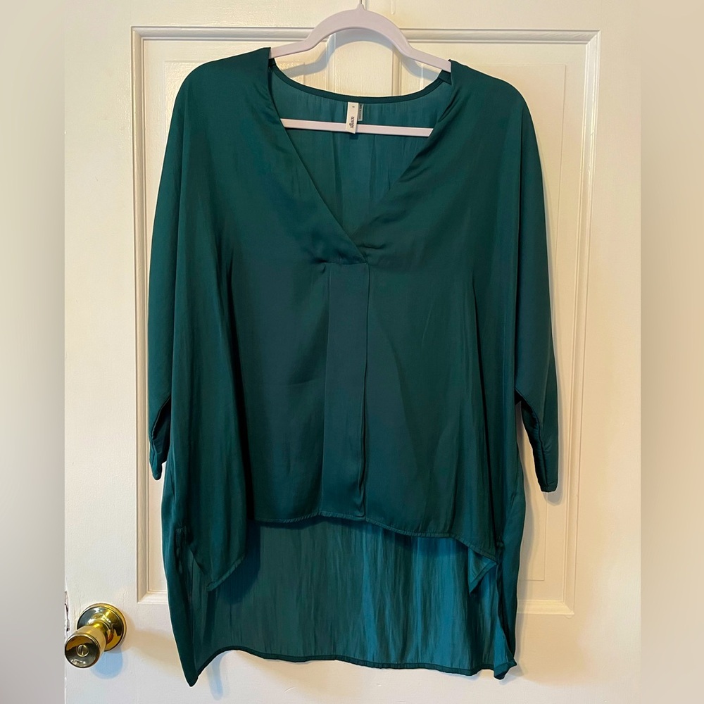 Medium Green V-neck Quarter Sleeve Blouse